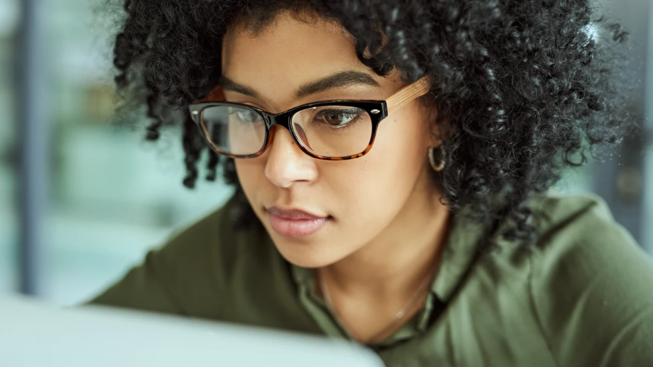 ia-especializada-vs-generalista-estudo-revela-qual-entende-melhor-o-direito-brasileiro